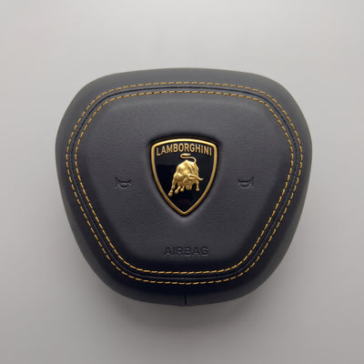 Cover airbag Lamborghini Urus 2018-2026 in pelle nera liscia con cuciture gialle, vista frontale